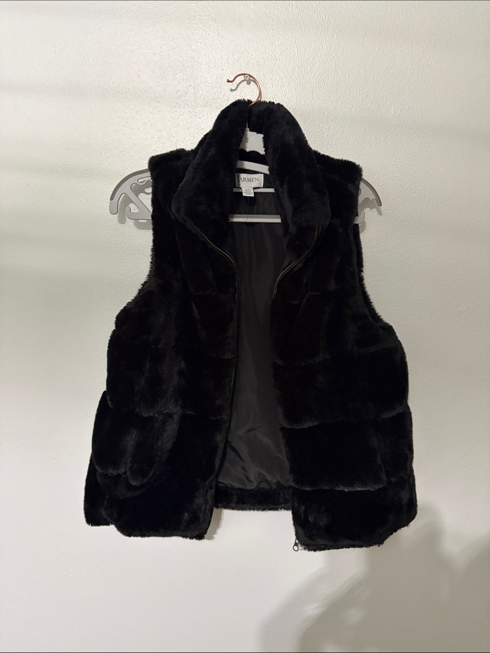 Carmen Marc Valvo Black Faux Fur Sleeveless Zip Vest